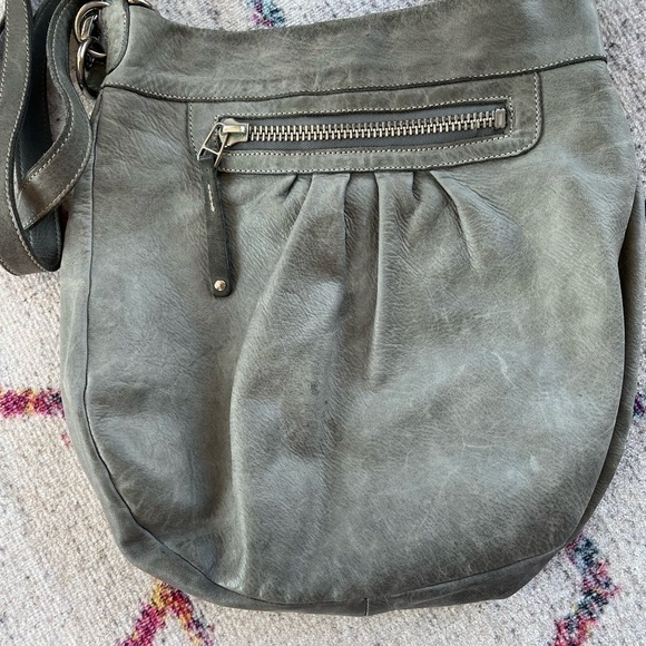 ROOTS Canada Leather Hobo - Picture 7 of 14